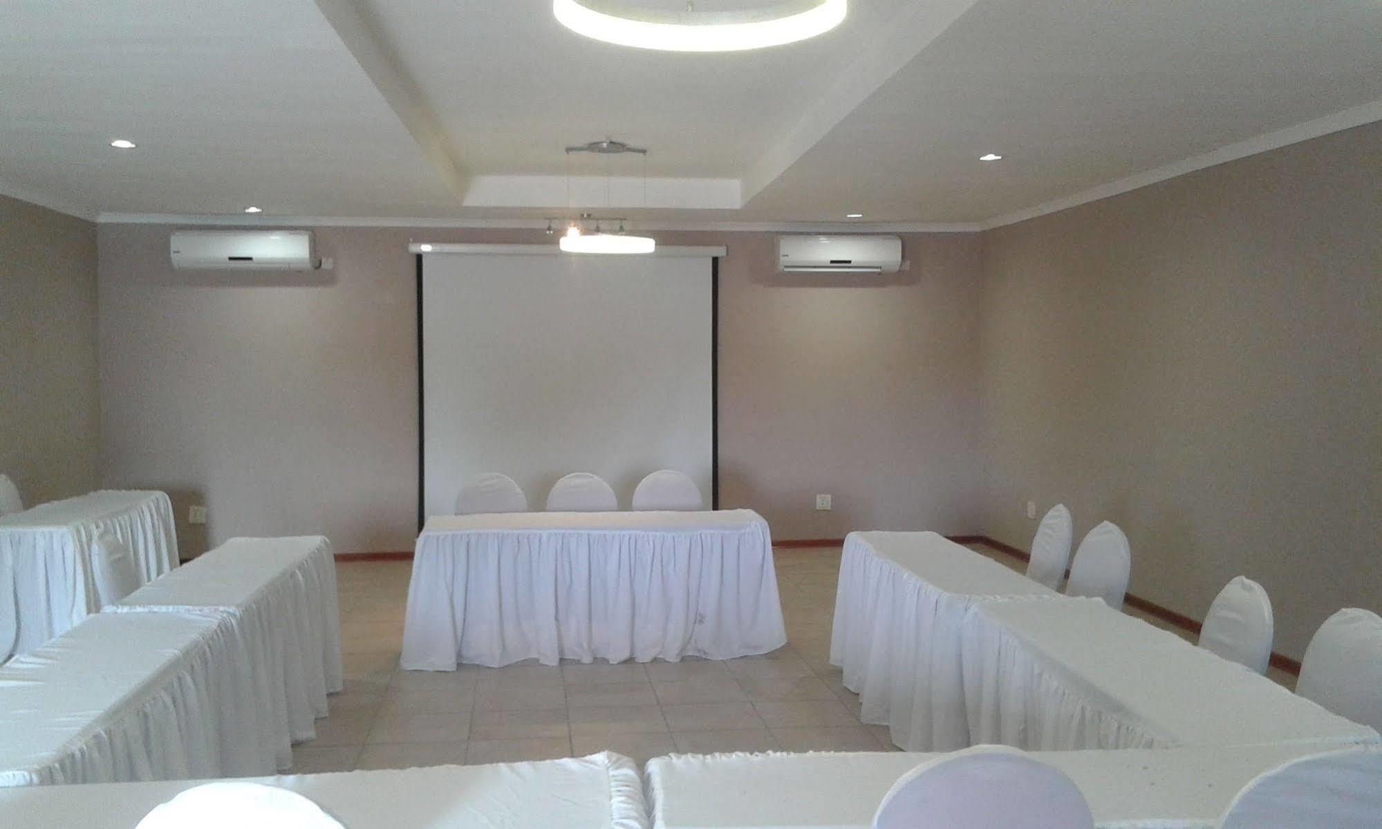 Larissa Hotel Maun Exterior photo